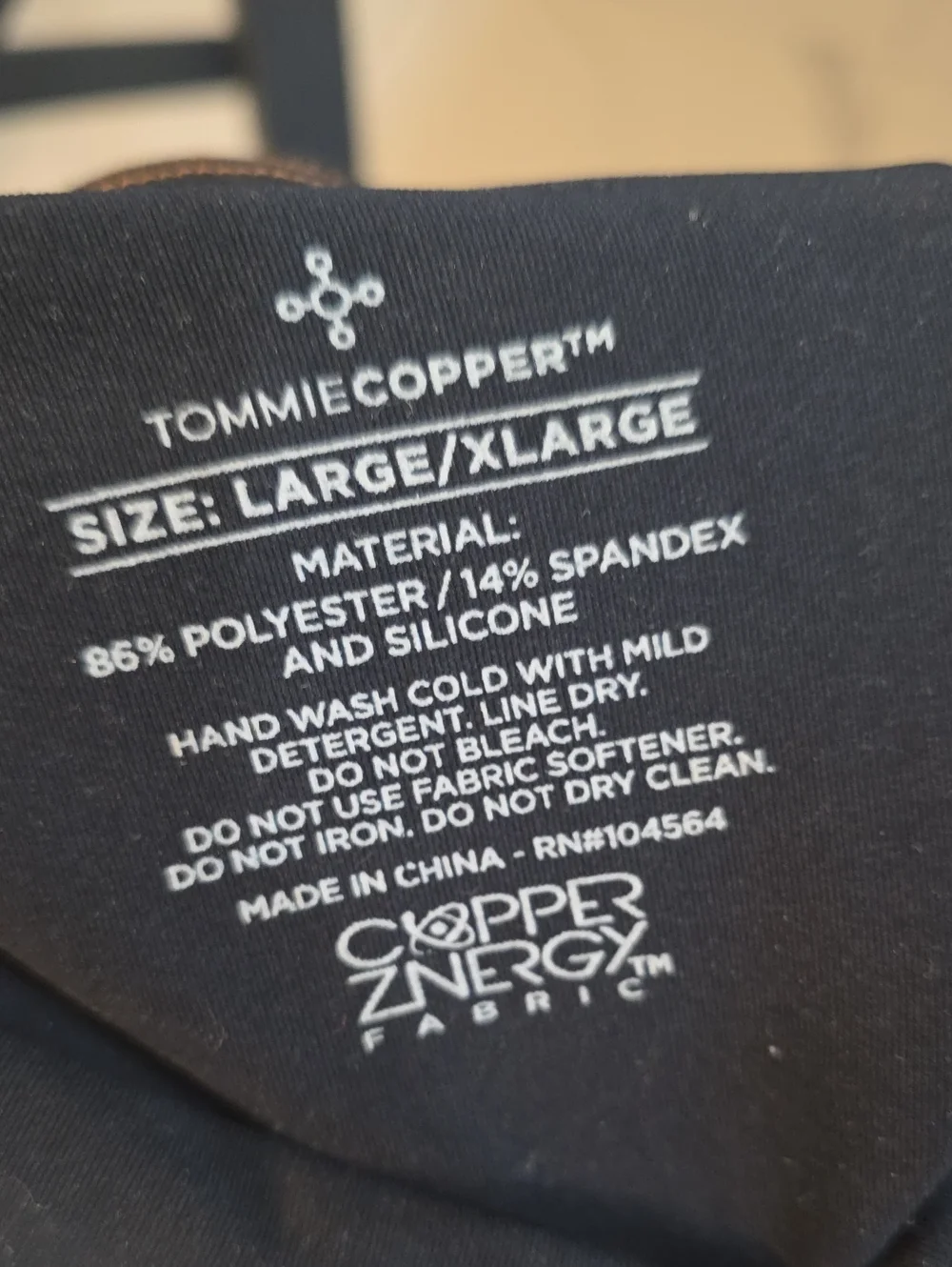 Tommie Copper Sport Compression Knee Sleeve Black L XL copper Znergy fabric